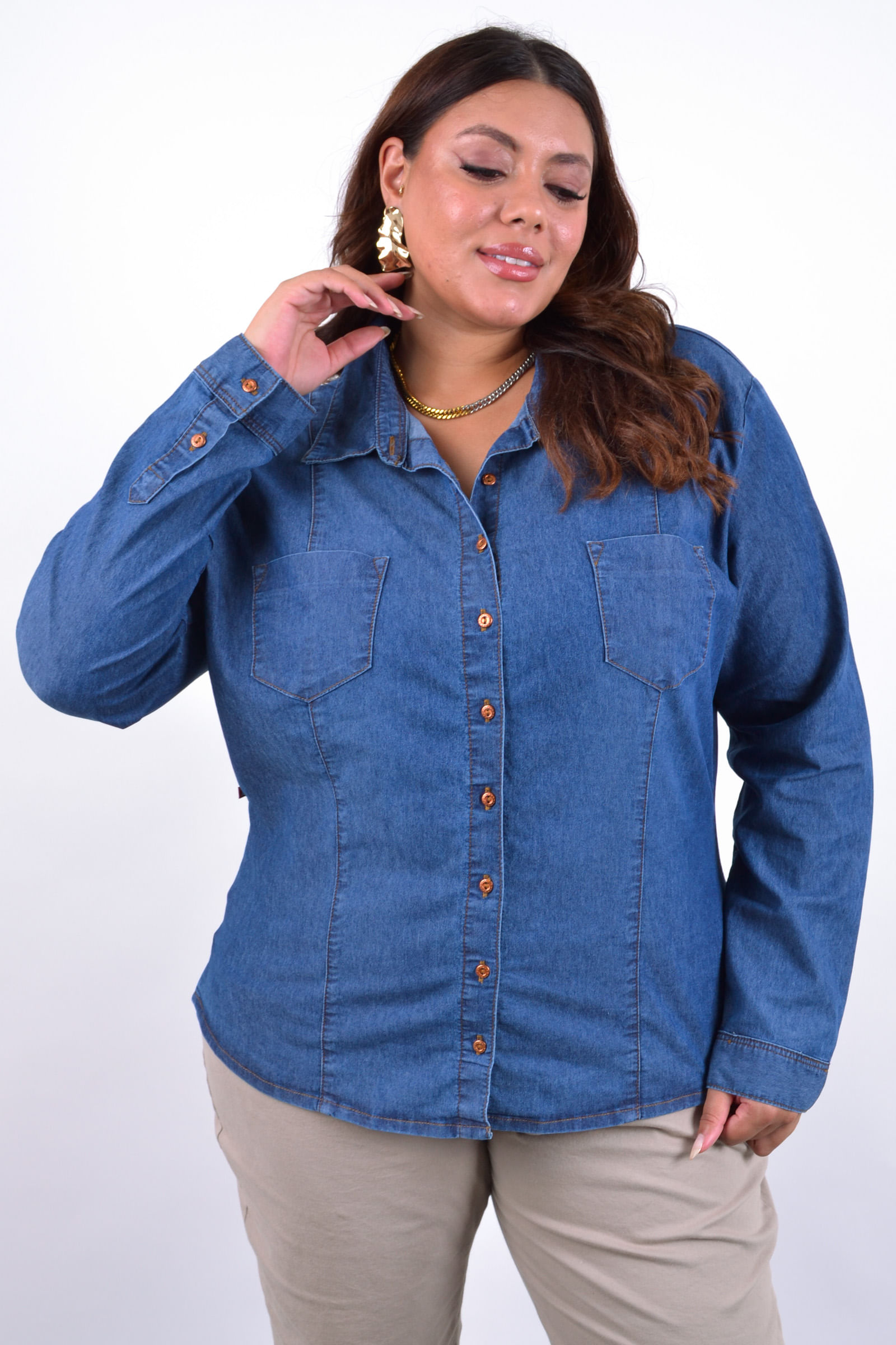 Camisa jeans feminina com bolsos plus size_0102_3.jpg